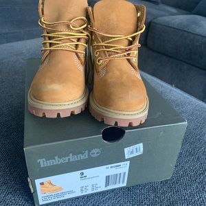 Kids timberland boots size 9c